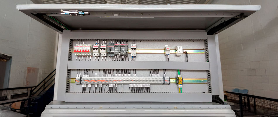 Montagem de painéis elétricos